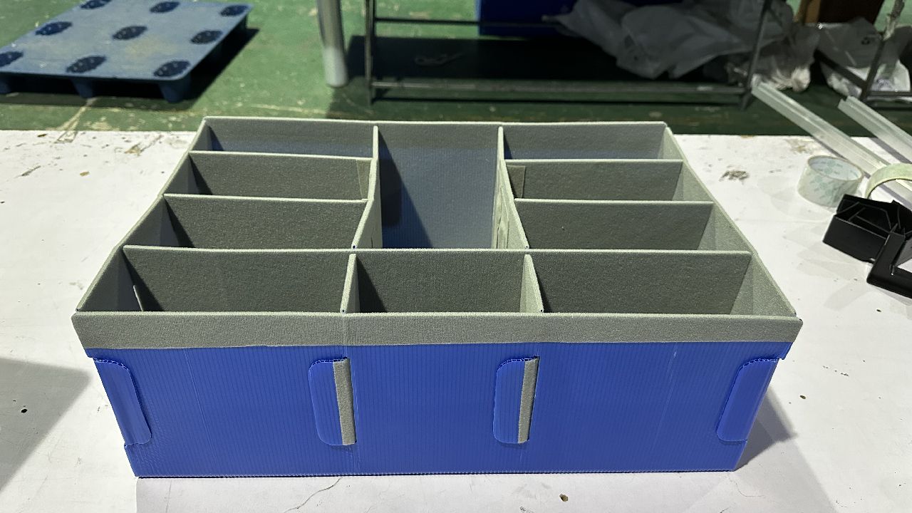 注塑箱  覆絨布中空板內襯